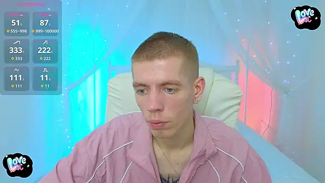 Snapshot of Cristian__Dior chatting on 10/25/25, 05:08 Cristian Dior online show from 10/25/25, 05:08