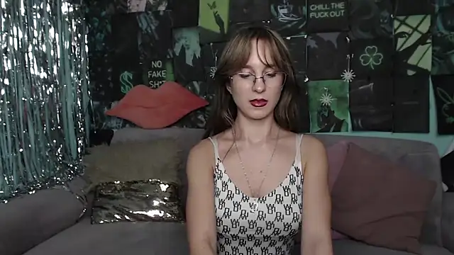 AlishaKellyi online show from 12/18/25, 05:46