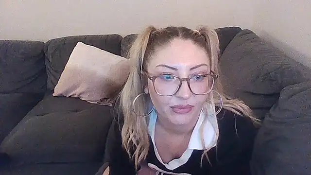 Snapshot of assstrogirl chatting on 11/09/25, 05:22 assstrogirl online show from 11/09/25, 05:22