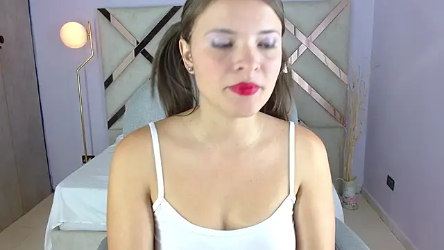 Snapshot of Katyrojas chatting on 11/11/25, 12:16 Katyrojas online show from 11/11/25, 12:16