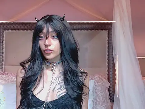 Snapshot of _valuu chatting on 11/19/25, 12:49 valuu online show from 11/19/25, 12:49