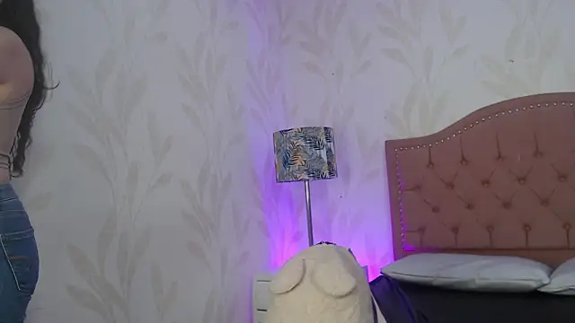 Emmy Palacios online show from 11/28/25, 12:08