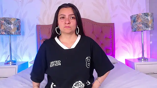 Emmy Palacios online show from 12/17/25, 12:11