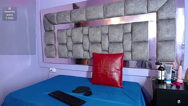 Gigi Scott  online show from 10/25/25, 03:14