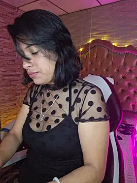 Roxanne Han online show from 11/23/25, 11:54