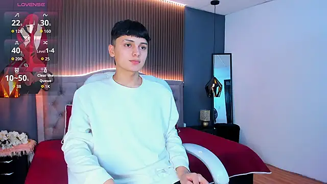 Maxii18  online show from 10/30/25, 07:14