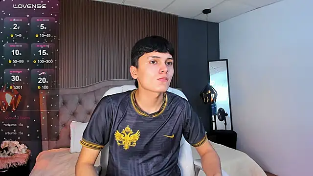 Maxii18  online show from 11/15/25, 06:37