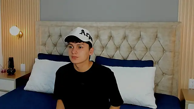 Maxii18  online show from 01/11/26, 02:49