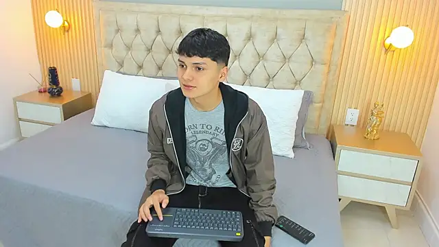 Maxii18  online show from 01/17/26, 02:38