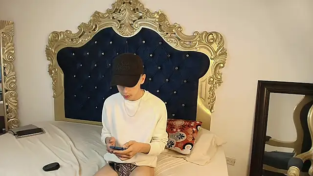 Sebastian Reed online show from 10/30/25, 04:36