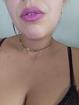 Snapshot of Sexy-girl chatting on 06/17/26, 03:24 Sexy-girl online show from 06/17/26, 03:24