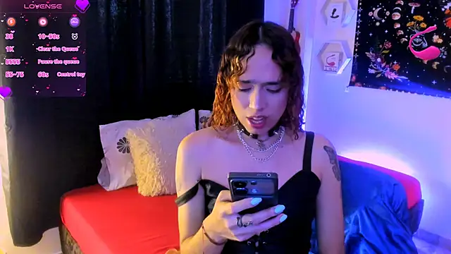 Snapshot of AdelineEsposito chatting on 11/08/25, 09:46 AdelineEsposito online show from 11/08/25, 09:46