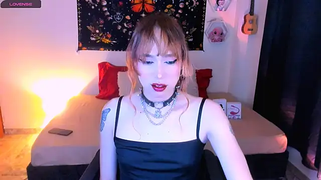 Snapshot of AdelineEsposito chatting on 11/30/25, 01:31 AdelineEsposito online show from 11/30/25, 01:31