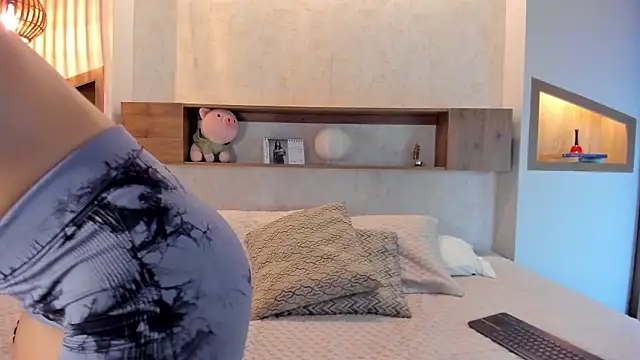 Snapshot of sophie_duval chatting on 02/17/26, 10:05 sophie duval online show from 02/17/26, 10:05