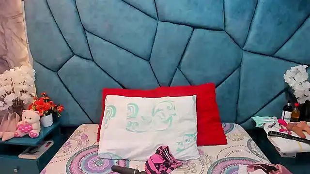 Snapshot of JulietaDiamond chatting on 08/01/26, 04:23 JulietaDiamond online show from 08/01/26, 04:23