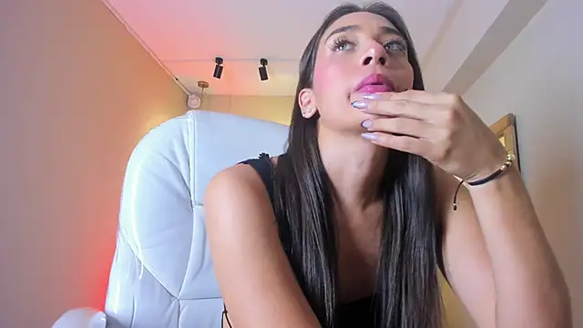 Snapshot of NahimiThompson chatting on 05/07/26, 08:14 NahimiThompson online show from 05/07/26, 08:14