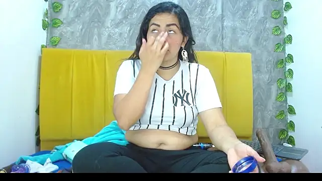 amara leoncm online show from 11/19/25, 03:39