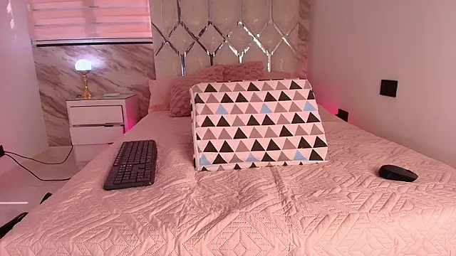 ellisrossi online show from 11/05/25, 07:14