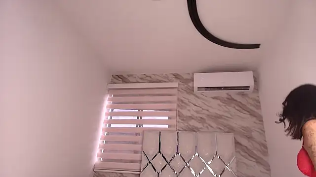 ellisrossi online show from 11/26/25, 07:04