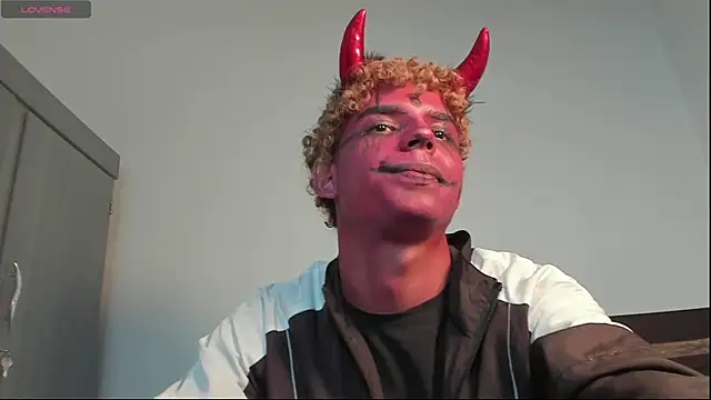 Snapshot of Daark_Eros chatting on 10/29/25, 09:49 Daark Eros online show from 10/29/25, 09:49