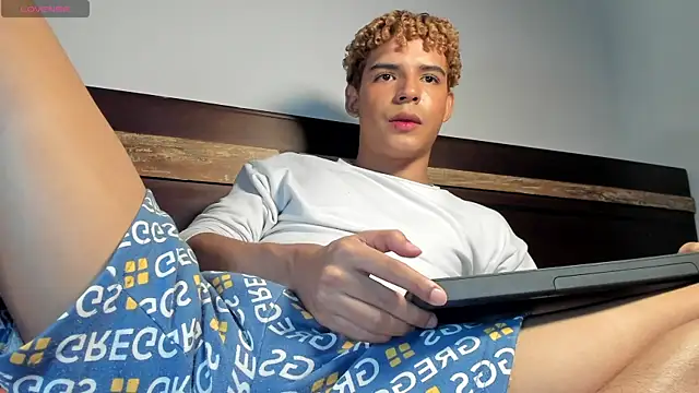 Snapshot of Daark_Eros chatting on 11/13/25, 12:20 Daark Eros online show from 11/13/25, 12:20