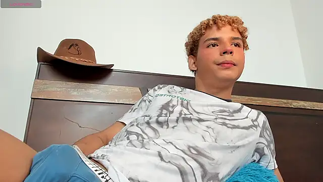 Snapshot of Daark_Eros chatting on 11/13/25, 04:17 Daark Eros online show from 11/13/25, 04:17