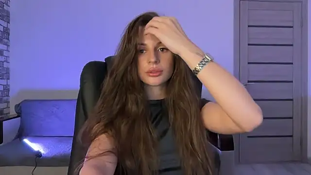 Snapshot of karinamoonss chatting on 11/26/25, 01:45 karinamoonss online show from 11/26/25, 01:45