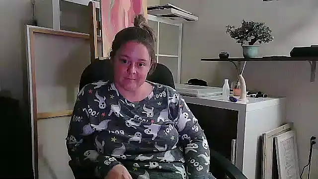 Snapshot of Artgirlie31 chatting on 11/01/25, 03:41 Artgirlie31 online show from 11/01/25, 03:41