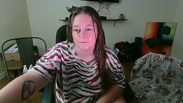 Snapshot of Artgirlie31 chatting on 11/02/25, 03:53 Artgirlie31 online show from 11/02/25, 03:53