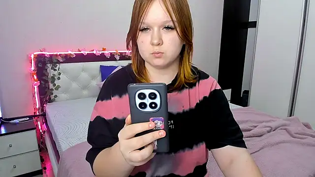 Snapshot of Lovly_Vixen chatting on 11/22/25, 06:29 Lovly Vixen online show from 11/22/25, 06:29