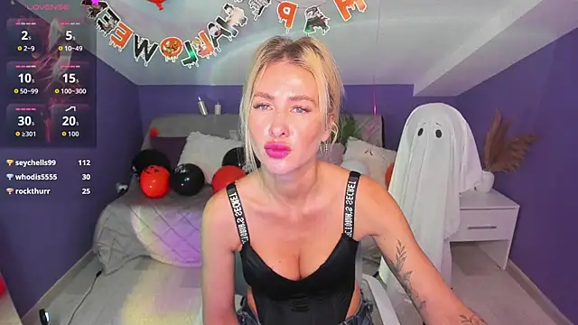 Snapshot of MadamMilly_ chatting on 11/01/25, 06:37 MadamMilly online show from 11/01/25, 06:37