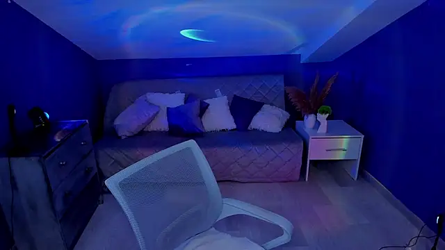 Snapshot of MadamMilly_ chatting on 11/26/25, 06:47 MadamMilly online show from 11/26/25, 06:47