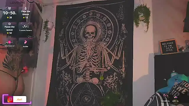 Dalia Vorhees online show from 12/04/25, 01:15