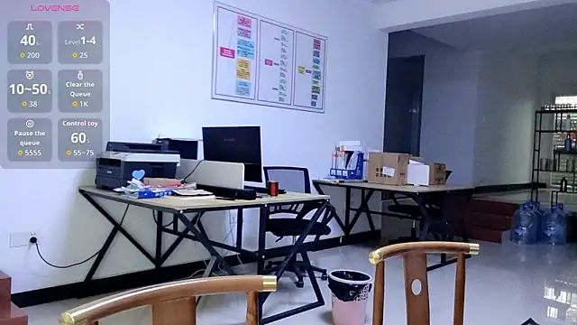 Snapshot of Ella-61 chatting on 11/04/25, 12:21 Ella-61 online show from 11/04/25, 12:21