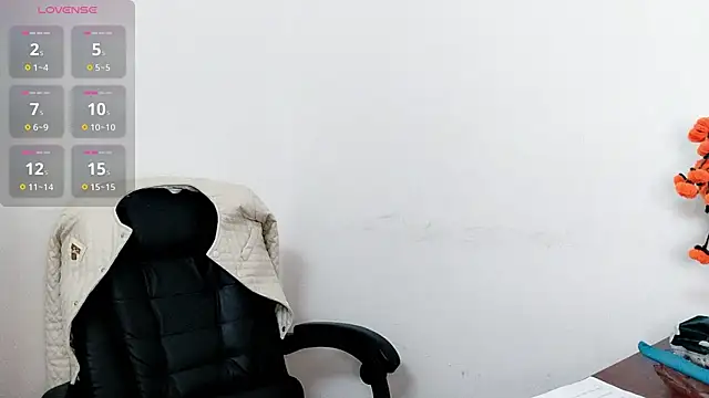 Snapshot of Ella-61 chatting on 11/11/25, 12:54 Ella-61 online show from 11/11/25, 12:54