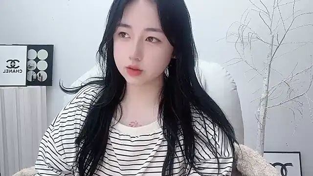 Snapshot of Love-hanzaizai718 chatting on 11/15/25, 01:07 Love-hanzaizai718 online show from 11/15/25, 01:07