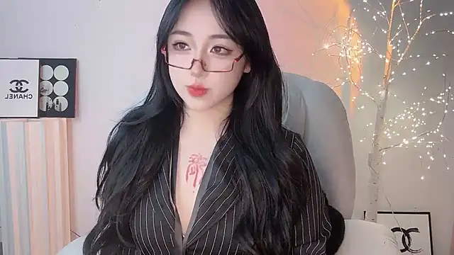 Snapshot of Love-hanzaizai718 chatting on 11/16/25, 02:11 Love-hanzaizai718 online show from 11/16/25, 02:11