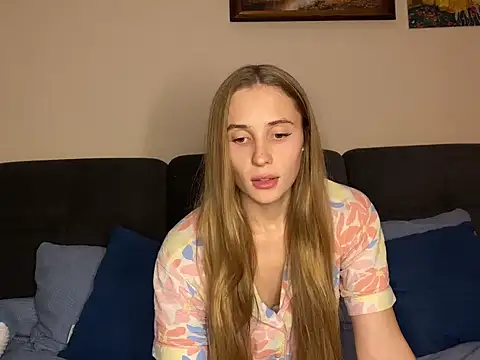 Snapshot of little-girl05 chatting on 12/03/25, 08:07 little-girl05 online show from 12/03/25, 08:07