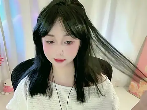 Snapshot of Clover_zizi chatting on 12/18/25, 07:31 Clover zizi online show from 12/18/25, 07:31