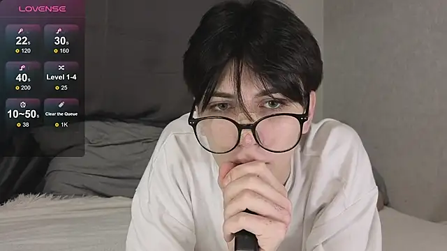 Oliver star boy  online show from 12/20/25, 11:34