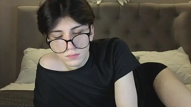 Oliver star boy  online show from 01/09/26, 01:25