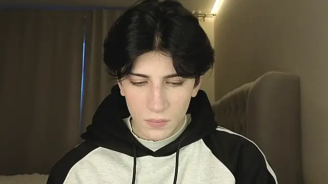 Oliver star boy  online show from 02/26/26, 02:49