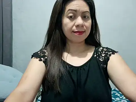 xxxHoneyBee29 online show from 06/03/26, 10:15