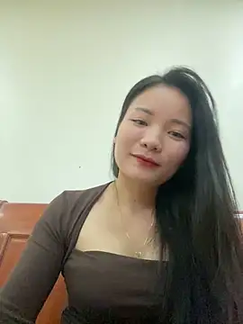 Bee Yellow00 online show from 11/03/25, 04:47