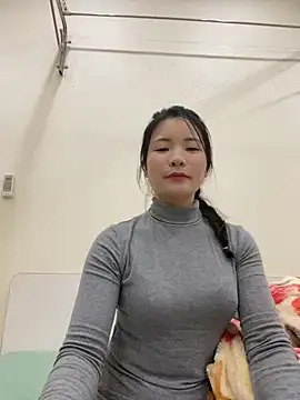 Bee Yellow00 online show from 12/02/25, 04:29