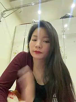 Bee Yellow00 online show from 01/15/26, 04:39