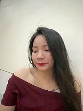 Bee Yellow00 online show from 03/03/26, 04:40