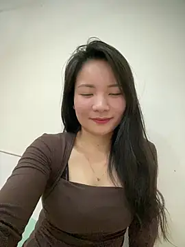 Bee Yellow00 online show from 03/16/26, 05:44