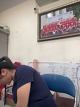 Bee Yellow00 online show from 04/02/26, 02:09