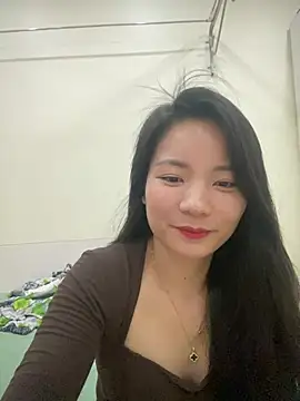 Bee Yellow00 online show from 04/06/26, 04:32